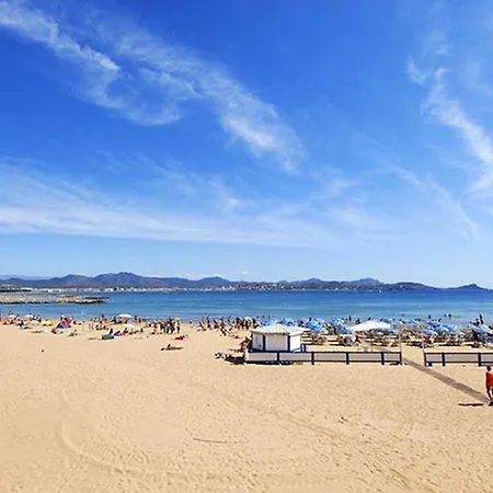 Avec Piscine A Saint-raphael Et Vue Sur La Montagne Saint-Raphael (Var)